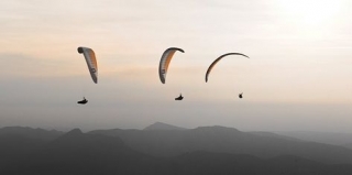  Group paragliding